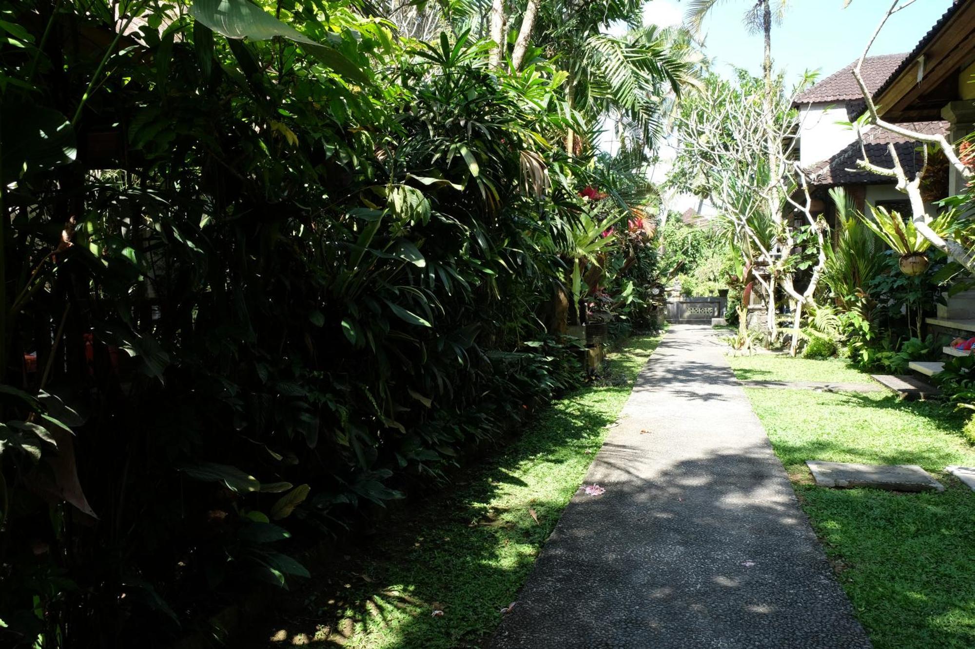 Suastika Guest House Ubud Bagian luar foto