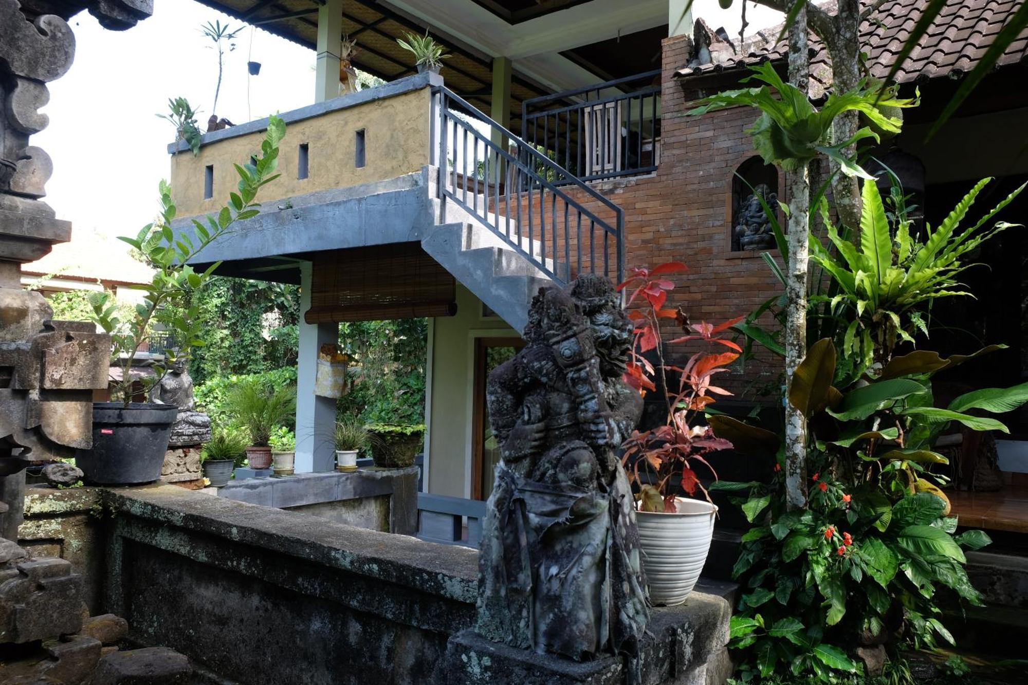 Suastika Guest House Ubud Bagian luar foto